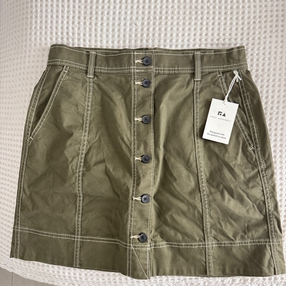 Free Assembly’s Utility Skirt in Olive Green - NWT sz10 - Picture 4 of 7